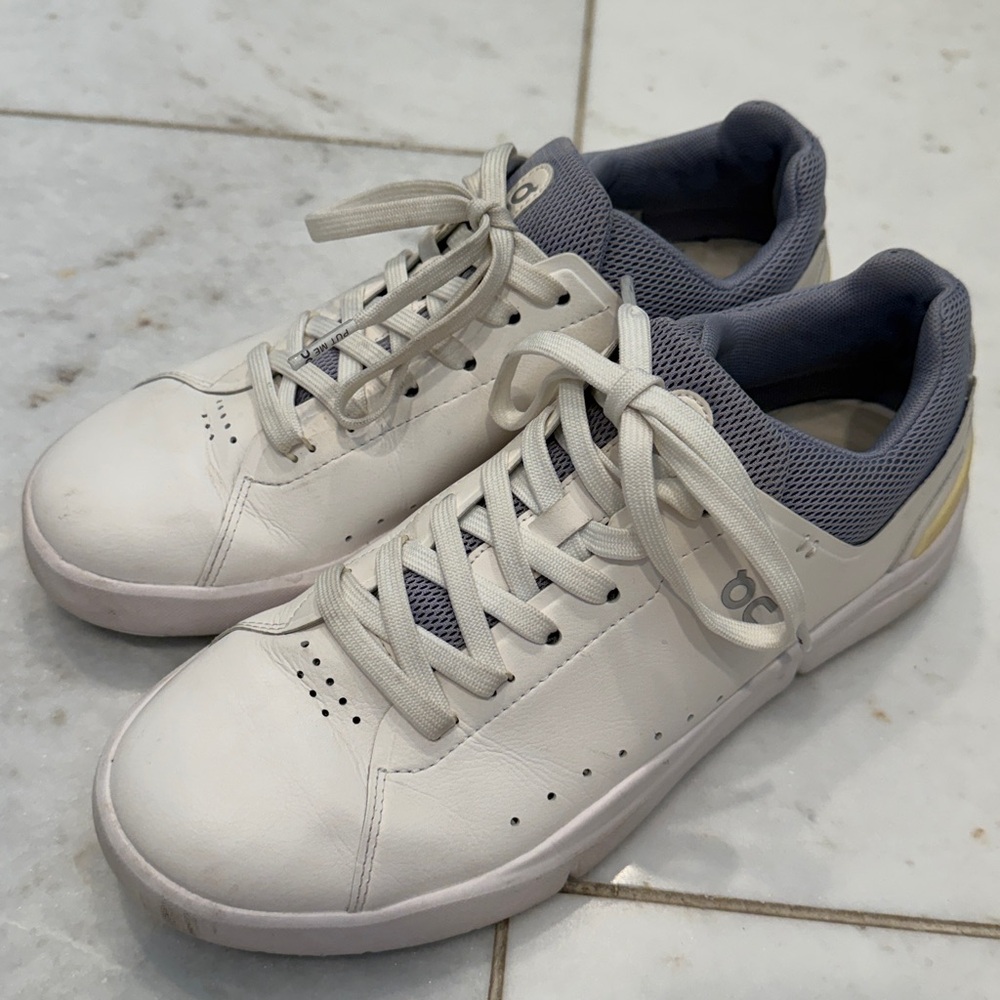 On Cloud X - Women’s sneakers.
Size 8